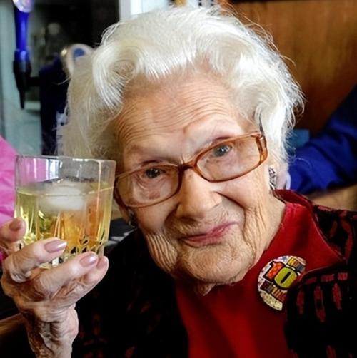 喝酸奶会不会美容失眠 喝酸奶会不会美容失眠