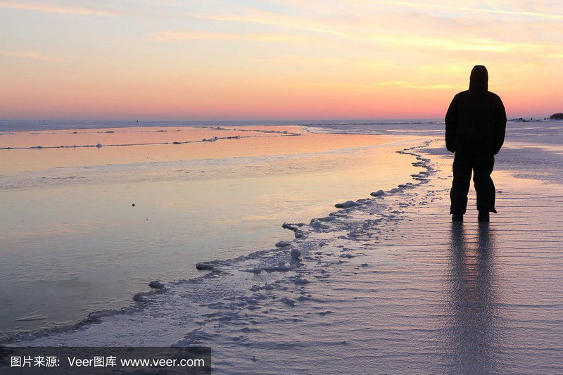 啤酒配什么能治失眠呢 啤酒配什么能治失眠呢